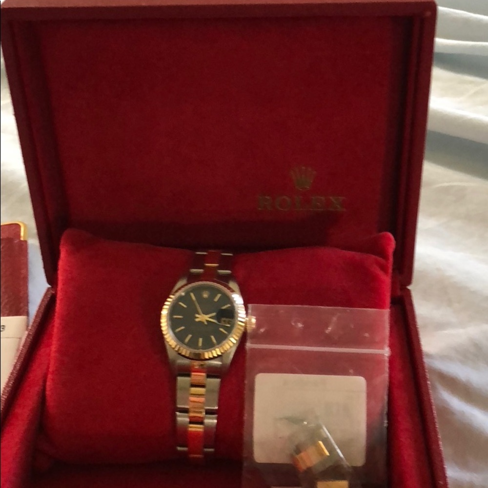 Rolex Oyster Perpetual Datejust w/ Blue Face - Picture 4 of 8